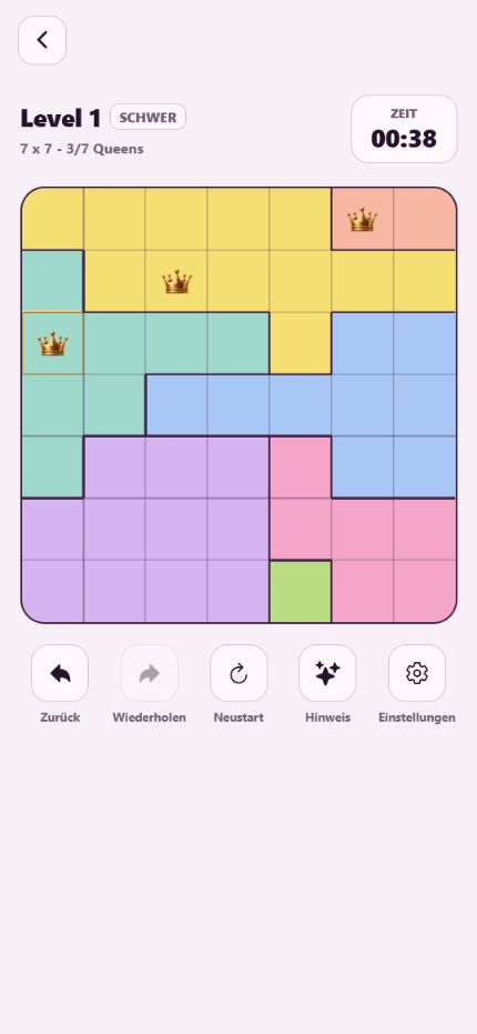 Queens Era Spielfeld mit farbigen Regionen und gesetzten Queens